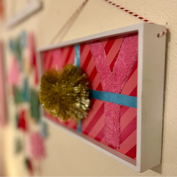 NWT WONDERSHOP JOY FLEECE RIBBON POM POM CHRISTMAS HOLIDAY WALL ART - Picture 4 of 10